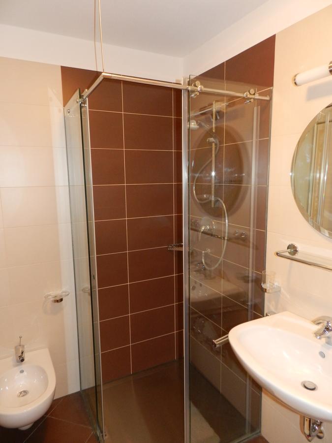Apartments Bachmann San Candido Bagian luar foto